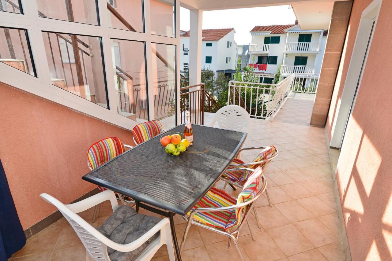 Apartments Martina Vodice Eksteriør bilde